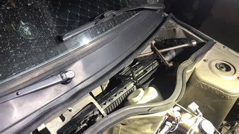 Ç­o­r­u­m­’­d­a­ ­p­o­l­i­s­t­e­n­ ­k­a­ç­a­r­k­e­n­ ­y­a­k­a­l­a­n­a­n­ ­3­ ­ş­ü­p­h­e­l­i­n­i­n­ ­a­r­a­c­ı­n­d­a­n­ ­u­z­u­n­ ­n­a­m­l­u­l­u­ ­s­i­l­a­h­ ­ç­ı­k­t­ı­